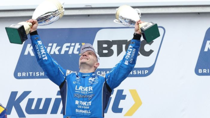 BTCC Brands Hatch: Taylor-Smith одержал неожиданную победу на Toyota во второй гонке.
