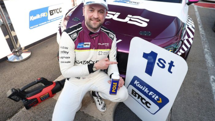 BTCC Donington Park: Rowbottom приносит команде Platoна победу в дебютном матче после пенальти Ingram