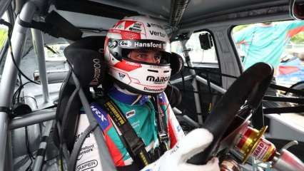 BTCC Donington Park: Ingram лидирует в тренировочных заездах за рулем Mercedes вместе с Куком и Plato; календарь на 2027 год представлен.