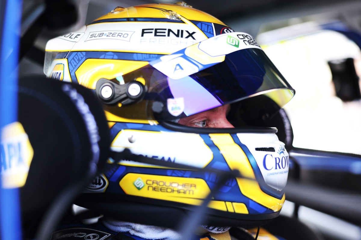 BTCC Donington Park: «Sutton» одержал убедительную победу в финале первого уик-энда.