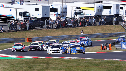 Ash Sutton одержал 50-ю победу на BTCC на открытии Brands Hatch