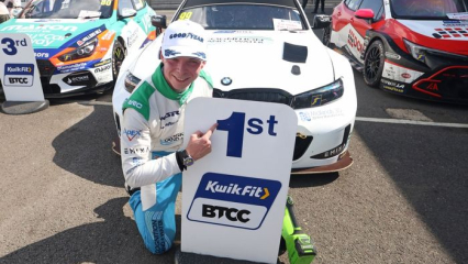 BTCC Snetterton: Rainford одержал победу в квалификационном заезде, Sutton не смог финишировать из-за прокола шины.