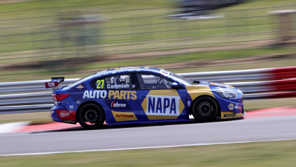 Dan Cammish лидирует в практике Snetterton