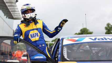 BTCC Oulton Park: Кэммиш одержал победу над Куком в первом матче.