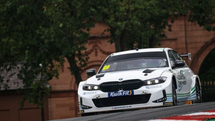 BTCC Oulton Park: Рейнфорд сдерживает Колларда в финальной гонке