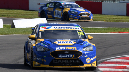 Ash Sutton возглавляет NAPA Racing со счетом 1-2, Tom Ingram уходит в отставку