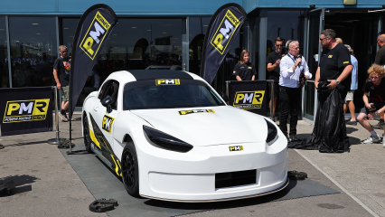Крышки сняты с прототипа автомобиля PM1 Junior в Thruxton