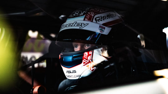 Адам Морган на поуле в квалификационной гонке Donington Park