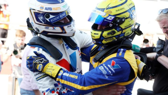 BTCC Donington Park: Кэммиш обыграл Саттона и обеспечил Ford двойную победу во второй гонке