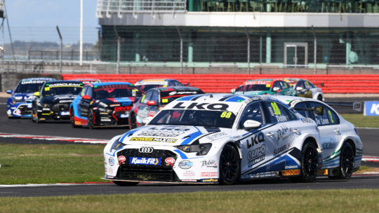 Майки Добл завоевал поул-позицию, выиграв заезд «Race to Pole» на трассе Silverstone
