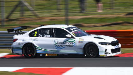 Daryl De Leon борется за второе место в драматической отборочной гонке Brands Hatch